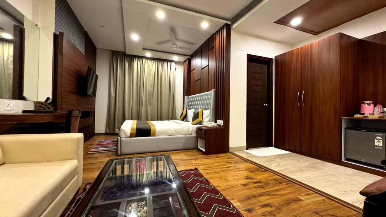 Hotel River Rhythm Assi Ghat Varanasi Esterno foto