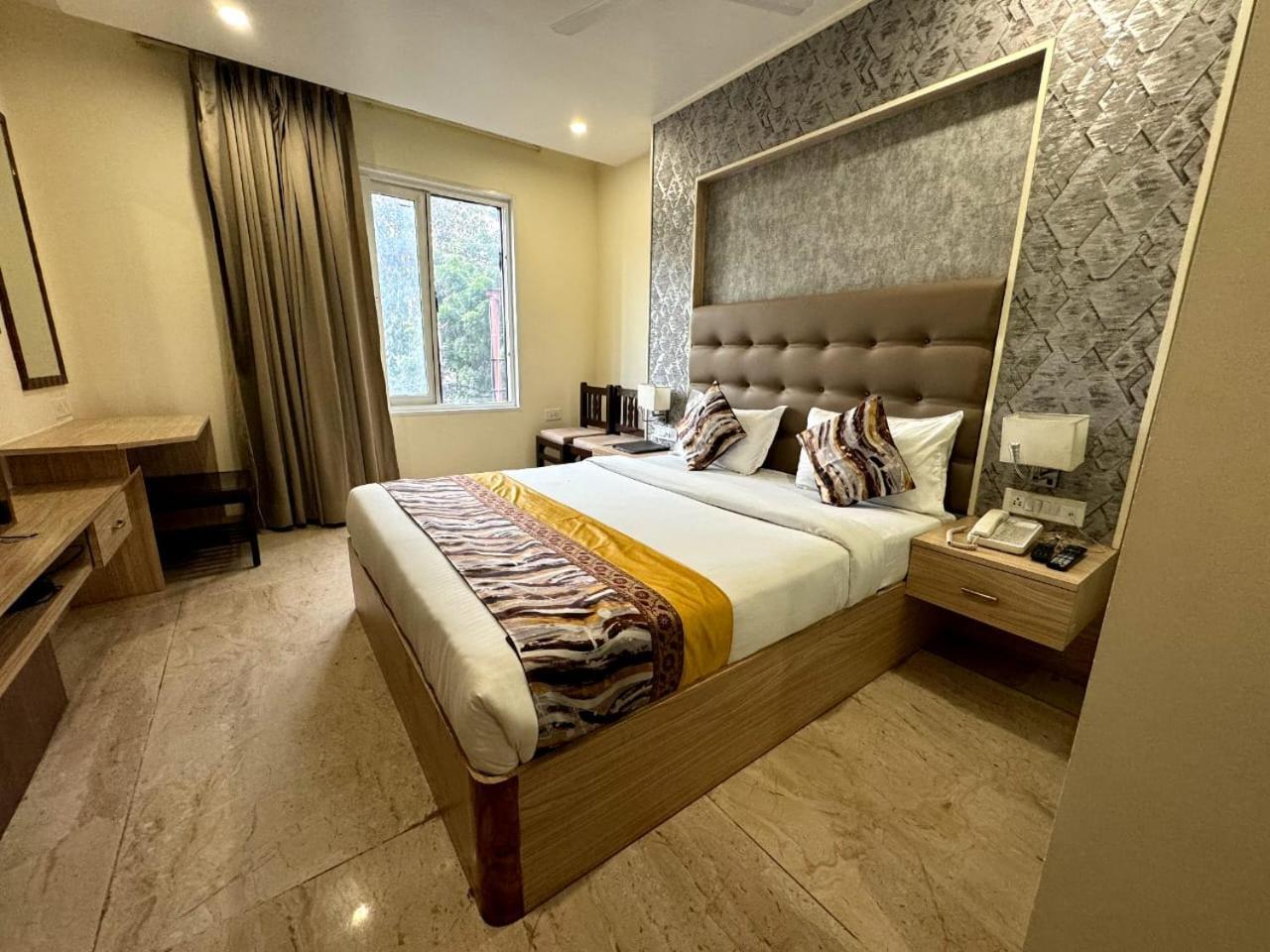 Hotel River Rhythm Assi Ghat Varanasi Esterno foto