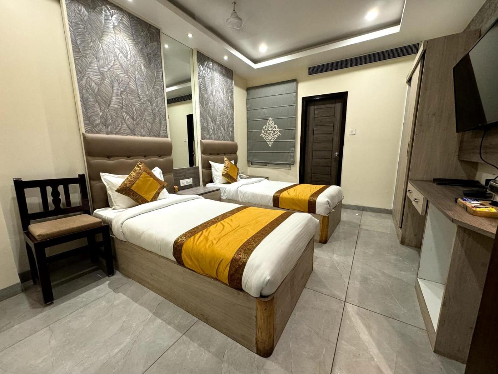 Hotel River Rhythm Assi Ghat Varanasi Esterno foto