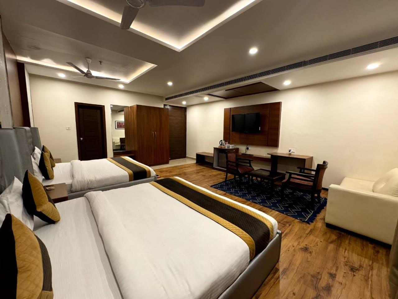 Hotel River Rhythm Assi Ghat Varanasi Esterno foto