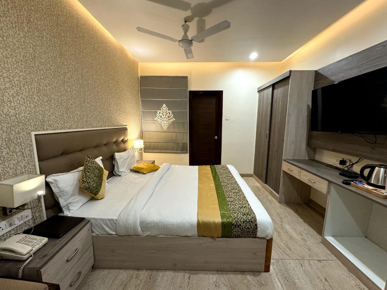 Hotel River Rhythm Assi Ghat Varanasi Esterno foto