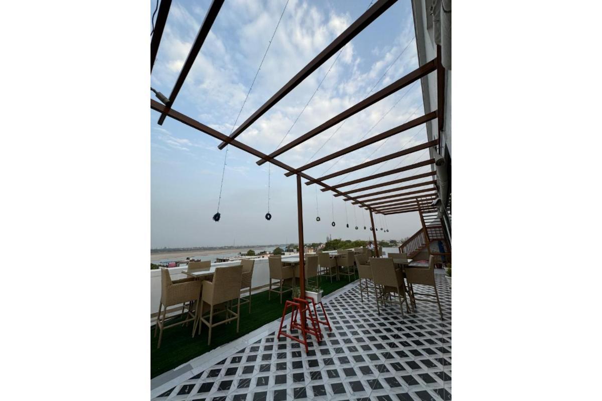 Hotel River Rhythm Assi Ghat Varanasi Esterno foto