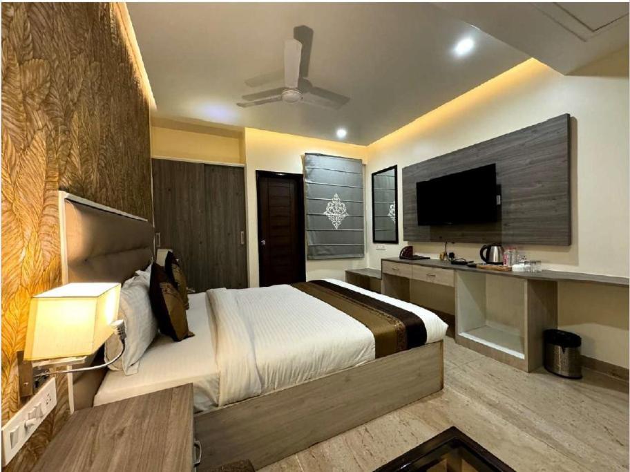 Hotel River Rhythm Assi Ghat Varanasi Esterno foto