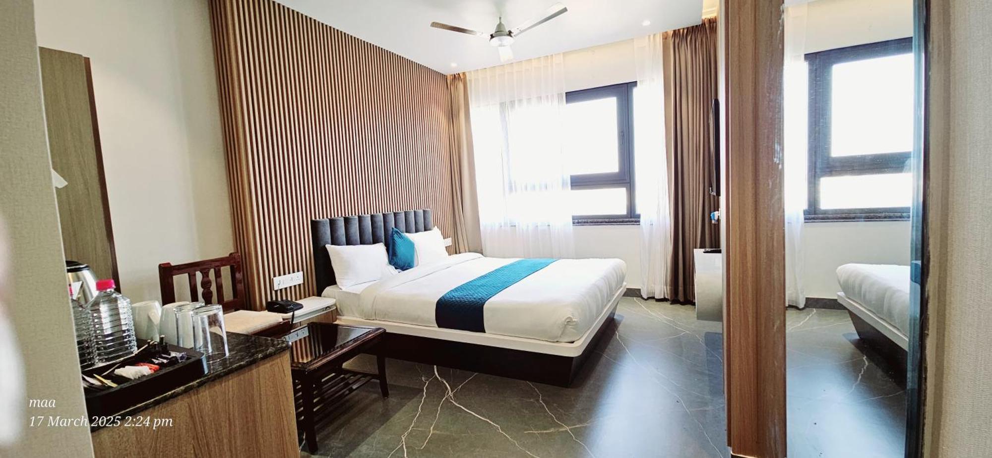 Hotel River Rhythm Assi Ghat Varanasi Esterno foto